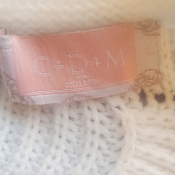 Beautiful light butterfly wing sweater. - Picture 5 of 9